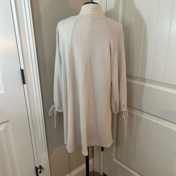 Lizard Thicket NWT Cream Puff Sleeve Blouse with Tie Front and Ribbed Texture - Picture 10 of 10